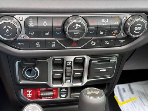 New 2026 Jeep Wrangler Unlimited Rubicon AWD/4WD image 19