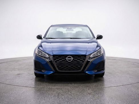 Used 2025 Nissan Altima 2.5 SV image 2