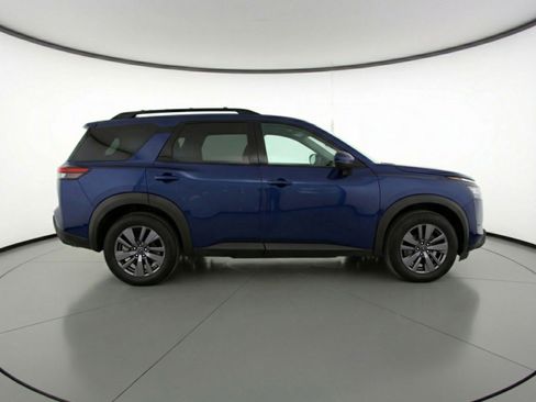 Used 2025 Nissan Pathfinder SV FWD image 11