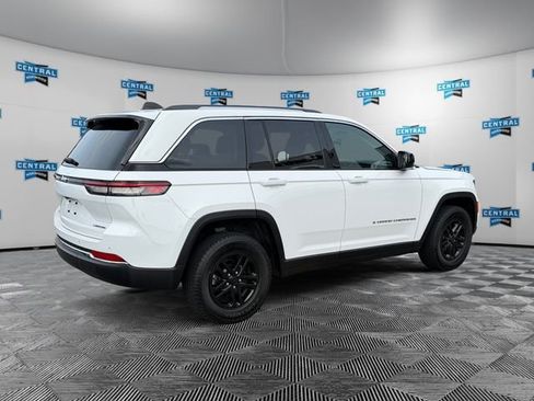 Certified 2023 Jeep Grand Cherokee Laredo w/ Luxury Tech Group I AWD/4WD image 6