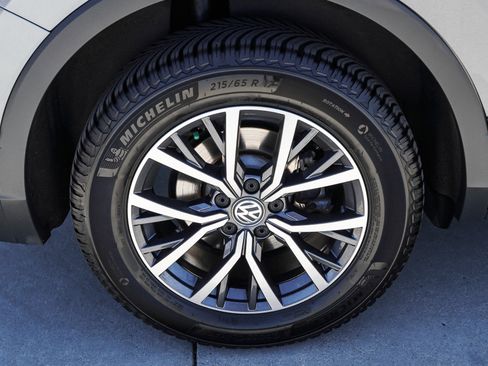 Used 2019 Volkswagen Tiguan SE AWD/4WD image 11