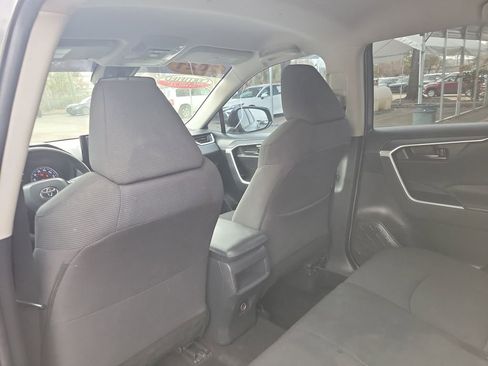 Used 2021 Toyota RAV4 LE image 10