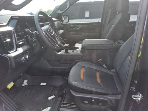 Used 2025 GMC Sierra 1500 AT4 w/ AT4 Premium Package AWD/4WD image 4
