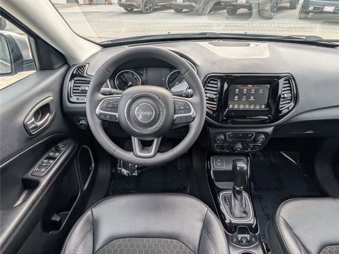 Used 2021 Jeep Compass Altitude w/ Sun and Sound Group image 16