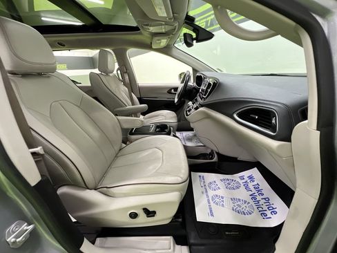 Used 2020 Chrysler Pacifica Limited FWD image 31