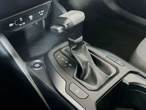 Used 2025 Kia K4 LXS image 25