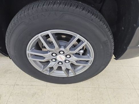 Used 2025 GMC Acadia Elevation FWD image 18