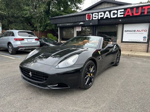Used 2013 Ferrari California image 28