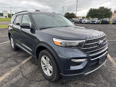 Used 2022 Ford Explorer XLT AWD/4WD image 3