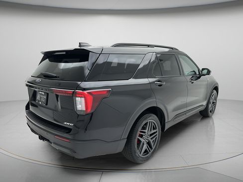 Used 2025 Ford Explorer ST-Line w/ ST-Line Street Pack AWD/4WD image 8