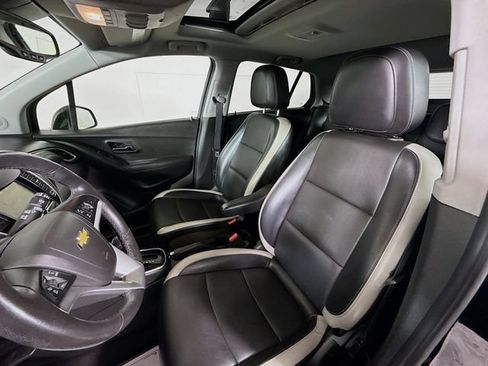 Used 2019 Chevrolet Trax Premier w/ Midnight Edition AWD/4WD image 25