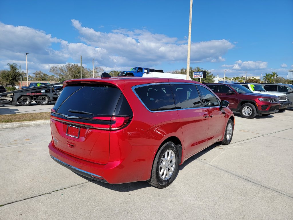 New 2026 Chrysler Pacifica Select FWD image 5