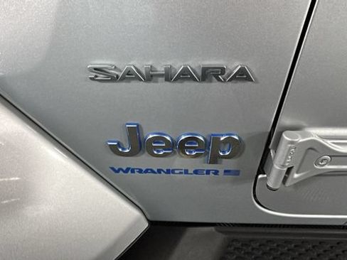 Used 2023 Jeep Wrangler Unlimited Sahara w/ Cold Weather Group AWD/4WD image 9