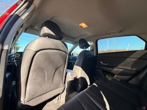 Used 2023 Hyundai Elantra Limited image 16