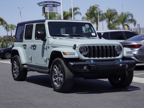 Used 2024 Jeep Wrangler Unlimited w/ Convenience Group AWD/4WD image 35