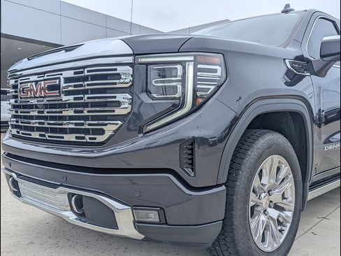 Used 2024 GMC Sierra 1500 Denali w/ Technology Package AWD/4WD image 12