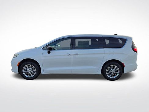 New 2026 Chrysler Pacifica Select AWD/4WD image 6