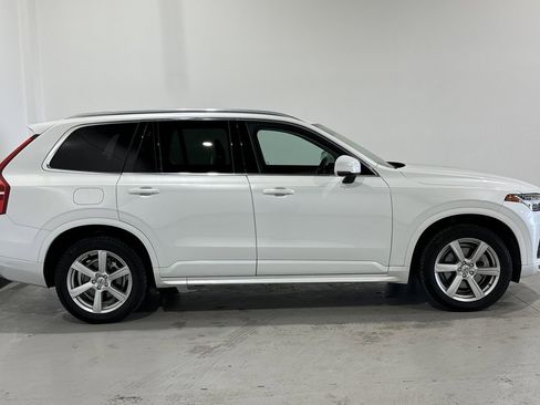 Used 2022 Volvo XC90 T5 Momentum image 22