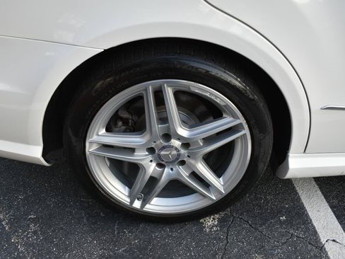 Used 2013 Mercedes-Benz E 550 4MATIC Sedan image 34