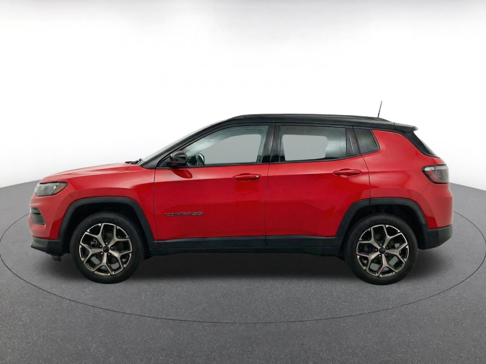 Used 2025 Jeep Compass Limited AWD/4WD image 4