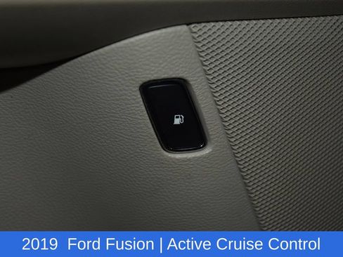 Used 2019 Ford Fusion SEL FWD image 24