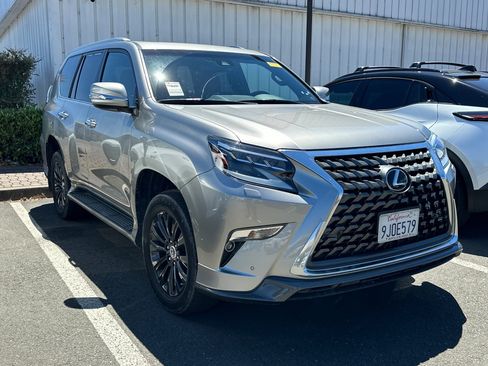 Used 2023 Lexus GX 460 Luxury w/ Sport Design Package AWD/4WD image 2