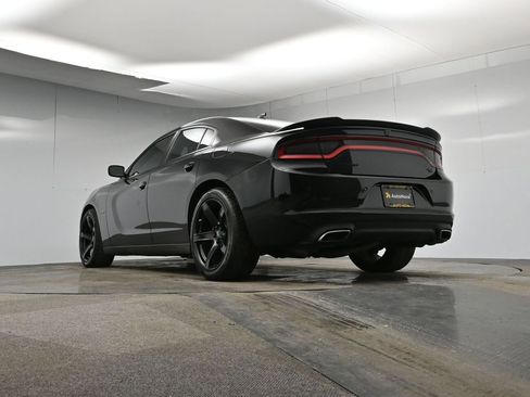 Used 2018 Dodge Charger R/T w/ Blacktop Package image 38