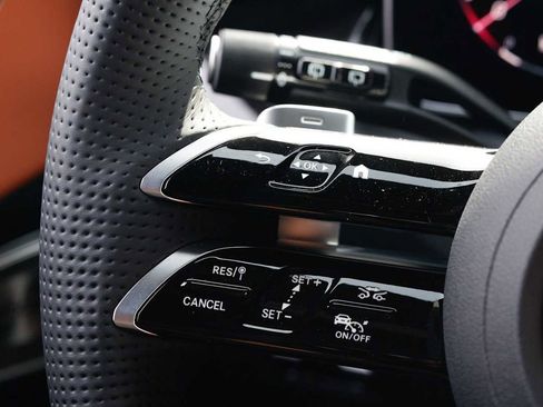Used 2026 Mercedes-Benz GLC 300 image 23
