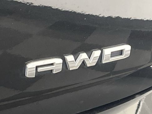 Certified 2024 GMC Terrain SLT image 32