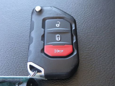 Used 2021 Jeep Wrangler Unlimited Rubicon image 32