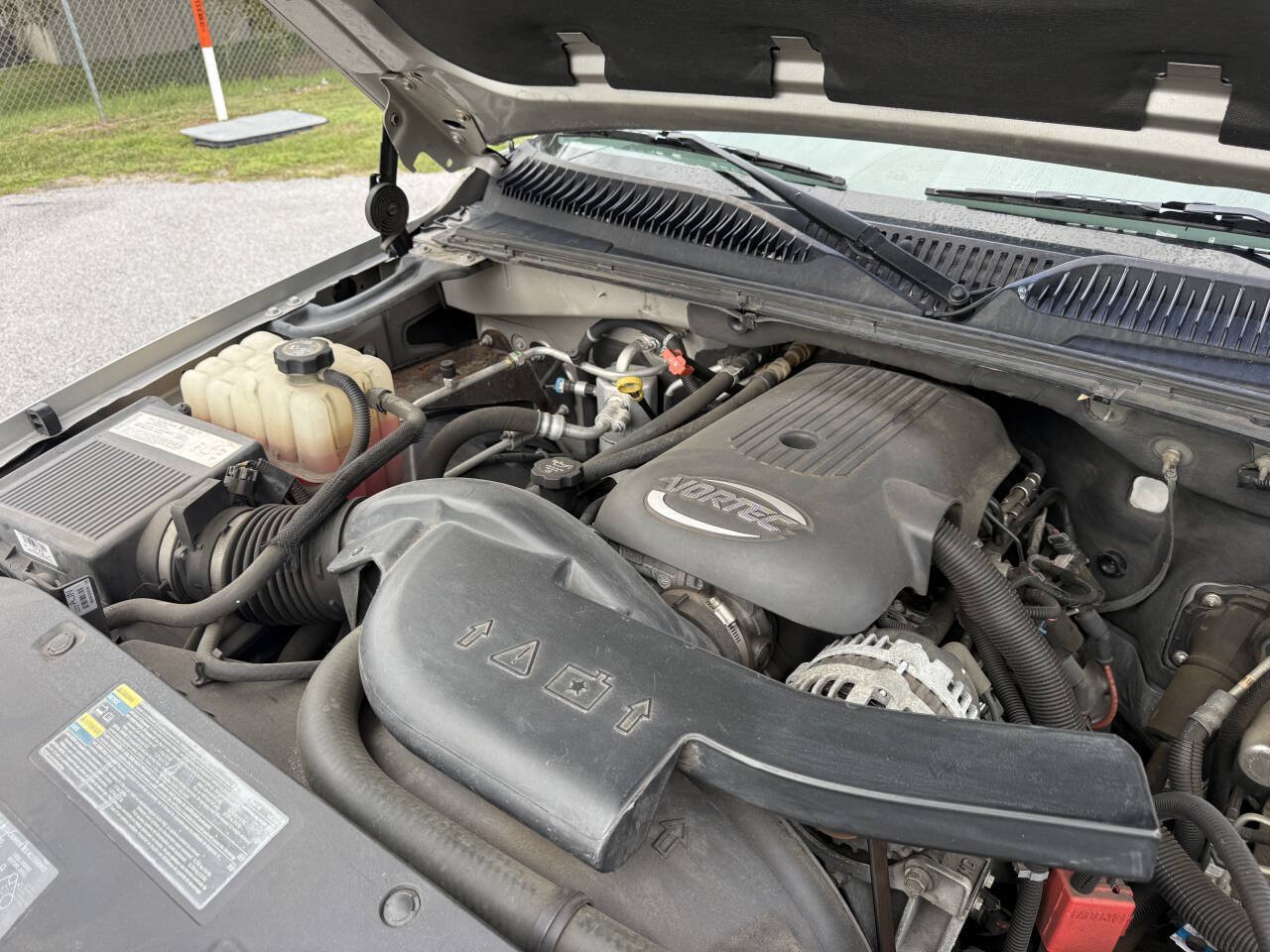 Used 2004 Chevrolet Suburban LS w/ Preferred Equipment Group RWD image 31