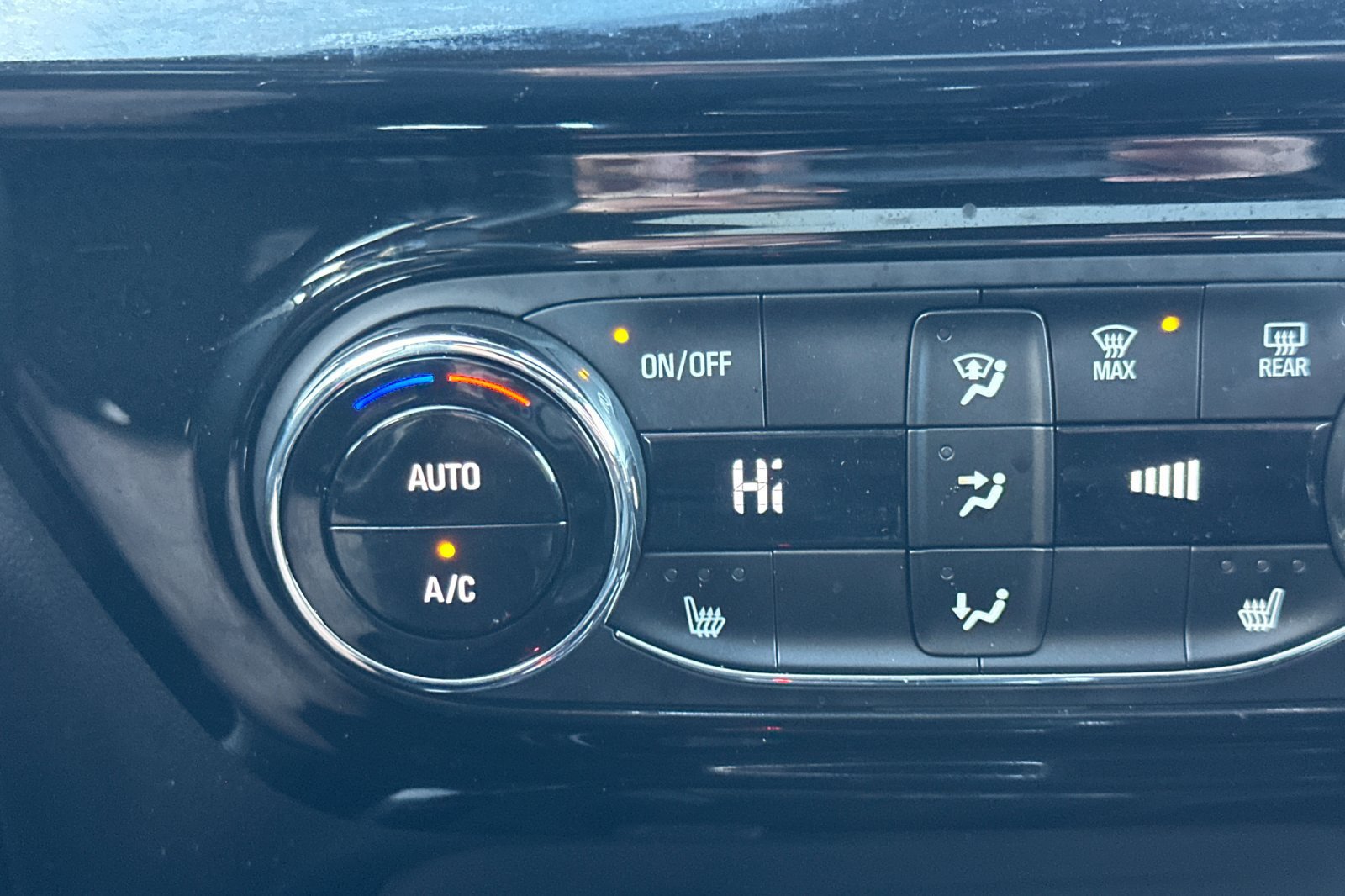 Used 2026 Chevrolet Trax RS w/ Sunroof Package FWD image 28