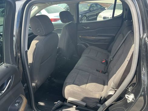 Used 2019 GMC Acadia SLE w/ LPO, Floor Liner Package FWD image 13