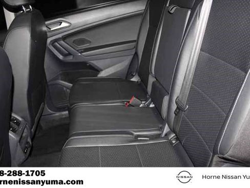 Used 2020 Volkswagen Tiguan SE w/ Panoramic Sunroof Package image 5