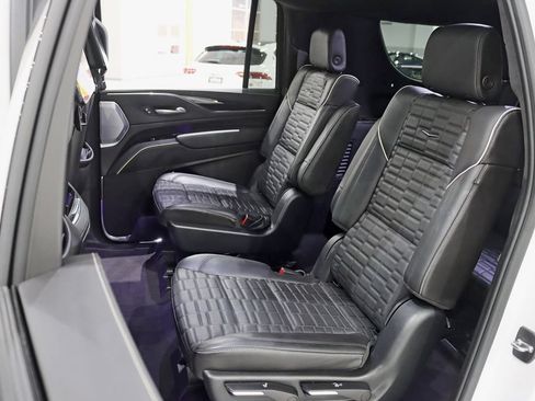 Used 2023 Cadillac Escalade ESV V w/ LPO, ONYX Package AWD/4WD image 35