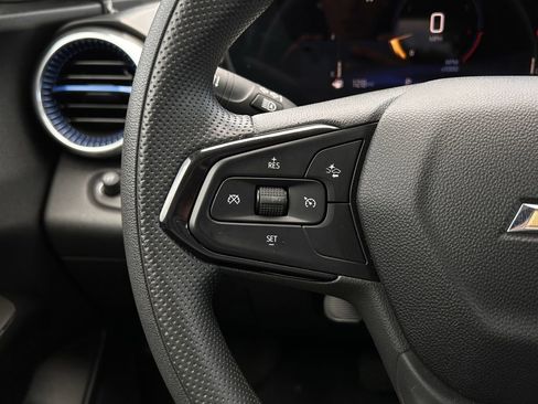 Used 2025 Chevrolet Trax LT image 15