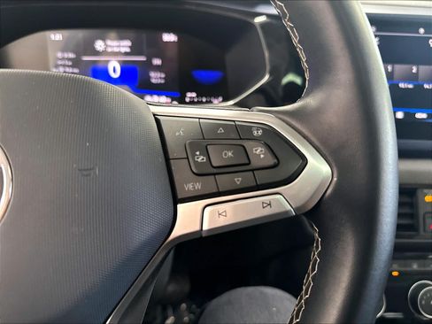 Used 2023 Volkswagen Taos SE w/ Panoramic Sunroof Package FWD image 15