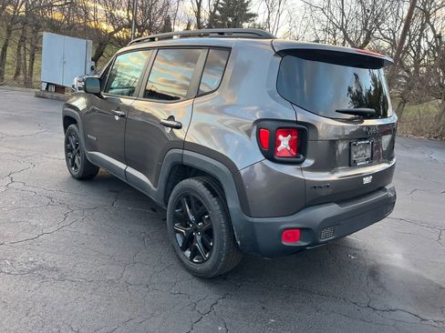 Used 2017 Jeep Renegade Altitude image 3