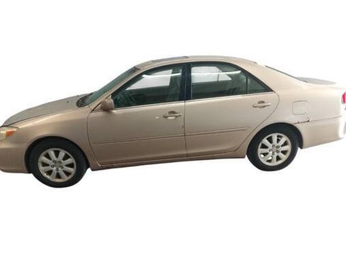 Used 2002 Toyota Camry LE FWD image 2