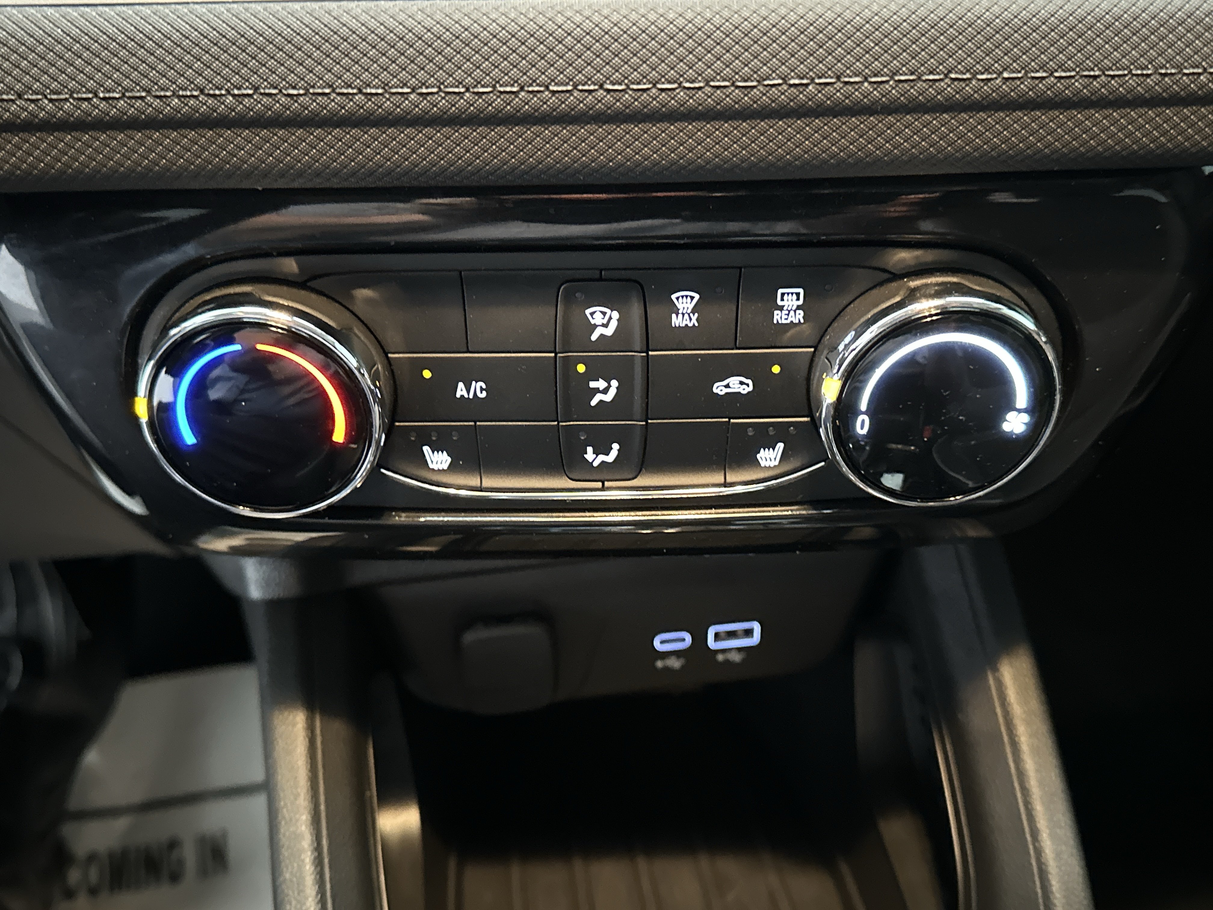 Used 2024 Chevrolet TrailBlazer LT w/ LT Cold Weather Package AWD/4WD image 33