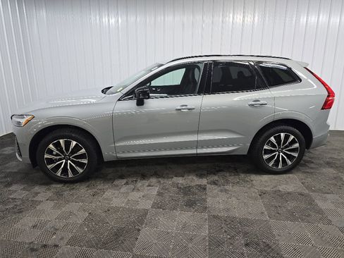 Used 2025 Volvo XC60 B5 Plus AWD/4WD image 5