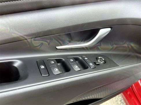 Certified 2025 Hyundai Elantra Limited image 17