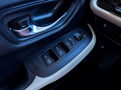 Used 2025 Honda HR-V LX image 13