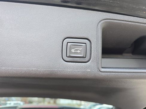 Used 2023 GMC Terrain SLE w/ Driver Convenience Package image 40