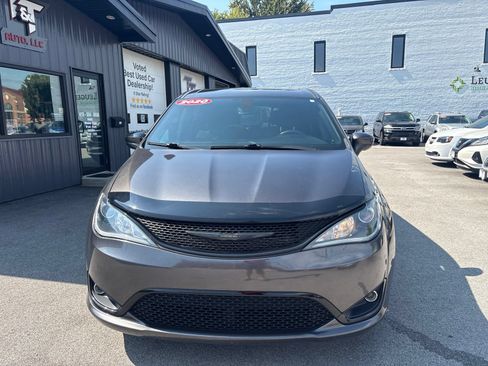 Used 2020 Chrysler Pacifica Touring w/ S Appearance Package FWD image 8