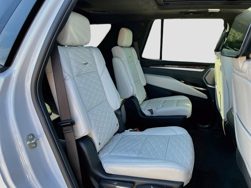 New 2026 Cadillac Escalade Platinum Sport w/ LPO, ONYX Package AWD/4WD image 34