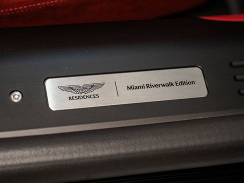 Used 2023 Aston Martin DB11 Coupe image 39