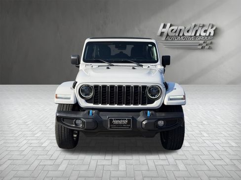 Used 2024 Jeep Wrangler Unlimited w/ Convenience Group AWD/4WD image 3