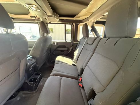 Used 2020 Jeep Wrangler Unlimited Sahara AWD/4WD image 27