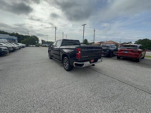Used 2023 Chevrolet Silverado 1500 LT AWD/4WD image 3